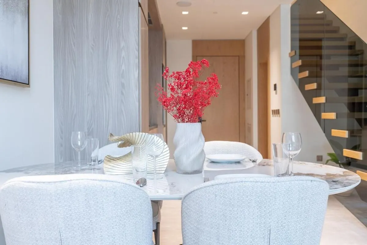 Apartment Elegant 1Bhk By Czechin Luxe Stay With Pool And Gym Dubai