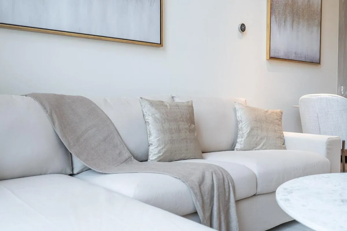 Apartment Elegant 1Bhk By Czechin Luxe Stay With Pool And Gym Dubai